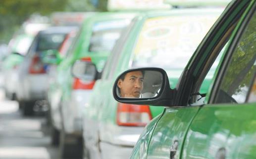 汽車(chē)駕駛員健康狀況堪憂 預(yù)防司機(jī)職業(yè)病的注意事項(xiàng)