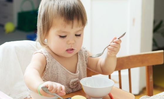 寶寶多大添加輔食比較合適  寶寶輔食的添加原則分享