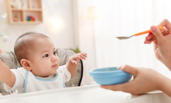 吃飯會(huì)影響孩子的一生 大人在飯桌的言行舉止對(duì)孩子影響大