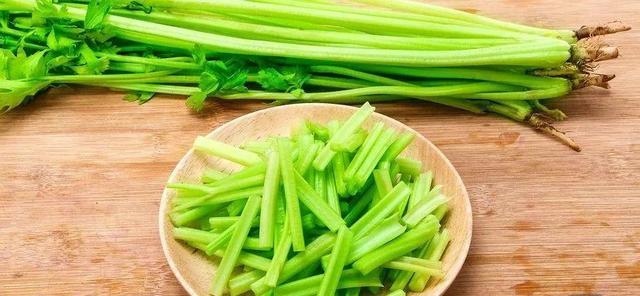 芹菜的4大養(yǎng)生妙用，沒幾個人知道，早學(xué)會早受益