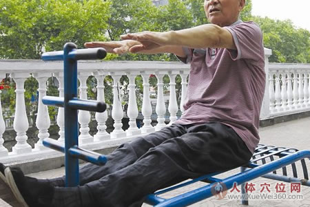 101歲老人每天40個(gè)仰臥起坐，老人做仰臥起坐要注意什么