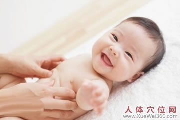 新生兒溢乳怎么辦，小兒推拿來調(diào)理！